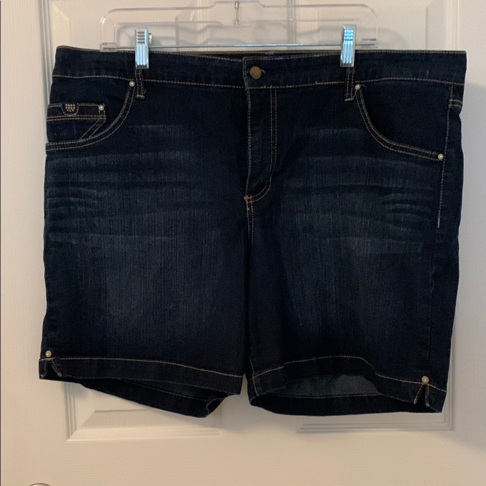 Women’s Bandalino Dark Denim Shorts-Size 18W- Like New